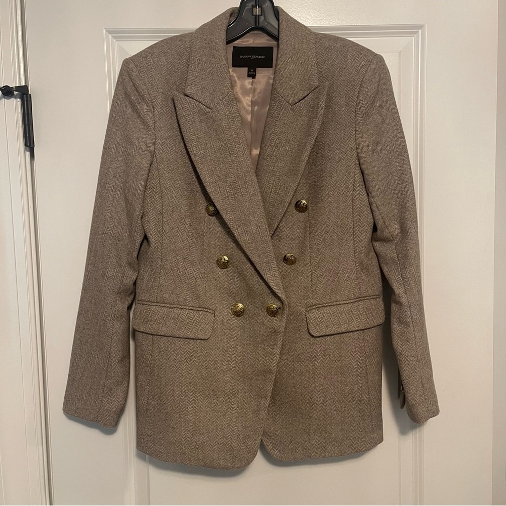 Banana Republic Herringbone Double-Breasted Blazer in Tan